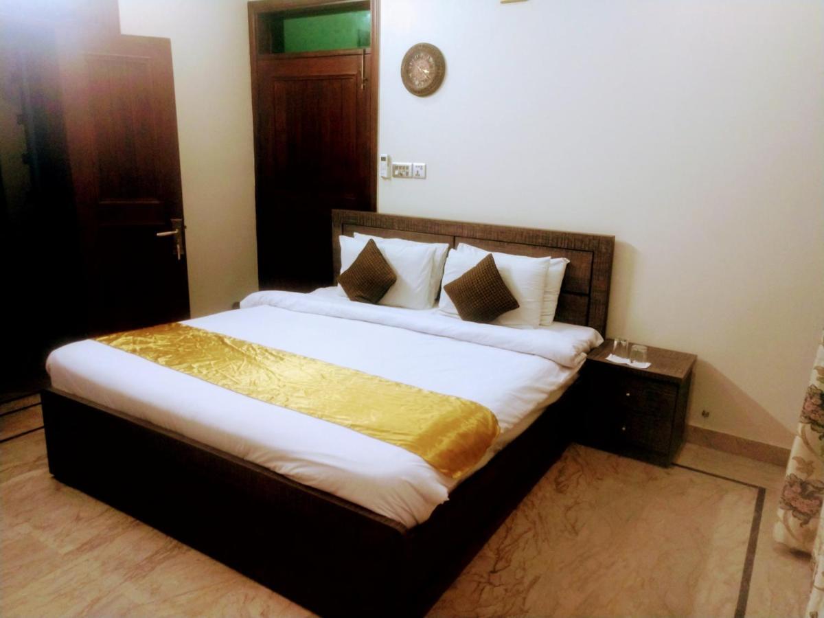 Luxury Living Rooms Near Agha Khan, Millennium, Nueplex Karatschi Exterior foto