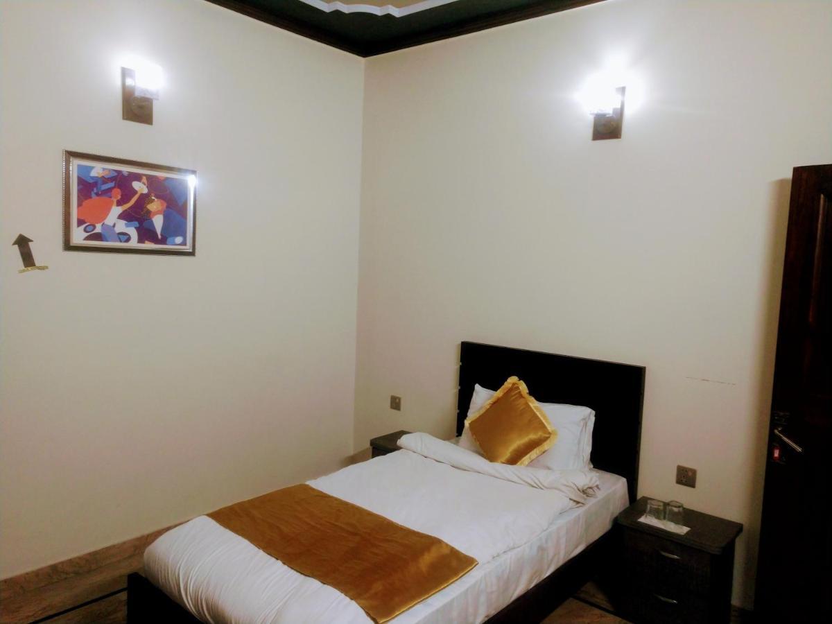 Luxury Living Rooms Near Agha Khan, Millennium, Nueplex Karatschi Exterior foto