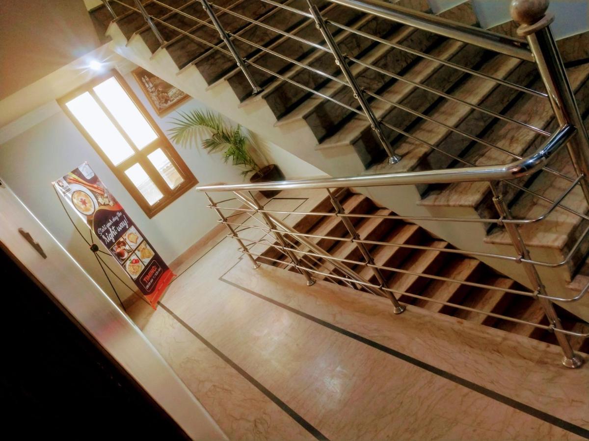 Luxury Living Rooms Near Agha Khan, Millennium, Nueplex Karatschi Zimmer foto